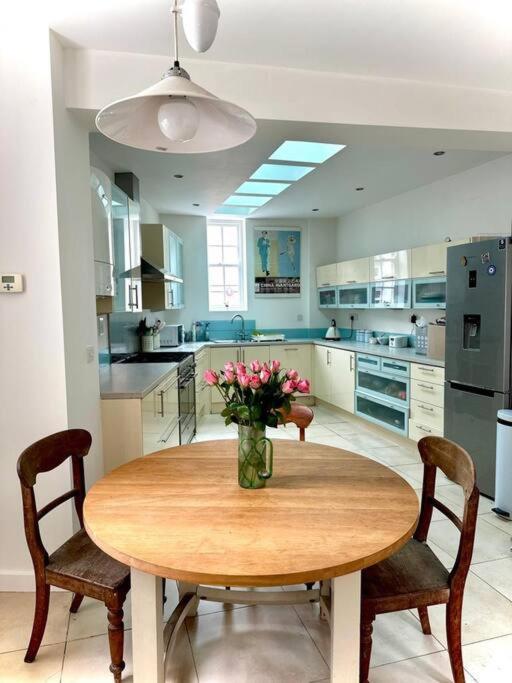 Large Georgian House In Heart Of Exeter Βίλα Εξωτερικό φωτογραφία